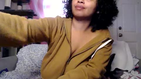 Snapshot of tasteekitty chatting on 10.30.25 Tastee Kitty online show from 10.30.25