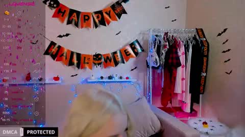 Snapshot of tasty__booty chatting on 10.29.25 Ann online show from 10.29.25