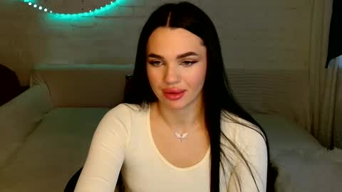 Snapshot of tasty_babyy chatting on 11.10.25 tasty_babyy online show from 11.10.25