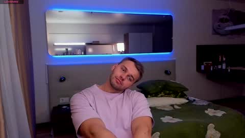 Snapshot of tasty_justin chatting on 01.10.25 My shows 2100500 UTC3 online show from 01.10.25