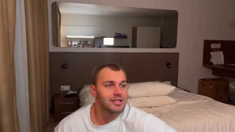 Snapshot of tasty_justin chatting on 10.24.25 My shows 2100500 UTC3 online show from 10.24.25