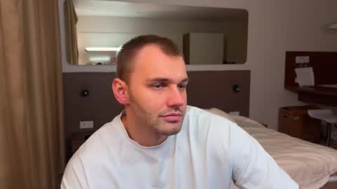 Snapshot of tasty_justin chatting on 10.29.25 My shows 2100500 UTC3 online show from 10.29.25