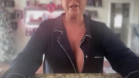 Snapshot of tastycupcake69 chatting on 12.16.25 veronicabrian online show from 12.16.25