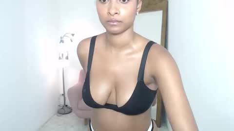 Snapshot of tatiana_oconell2 chatting on 10.15.25 isabel online show from 10.15.25