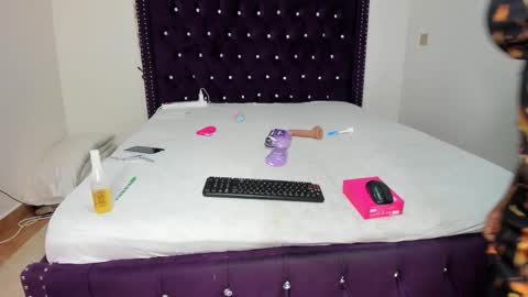 Snapshot of tatiana_storm chatting on 10.28.25 tatiana_storm online show from 10.28.25