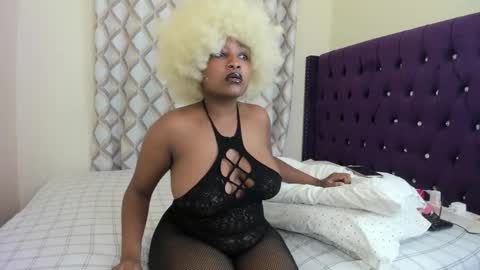 Snapshot of tatiana_storm chatting on 11.19.25 tatiana_storm online show from 11.19.25