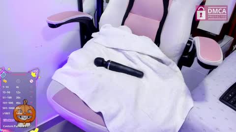 i am tatiana  online show from 10.30.25