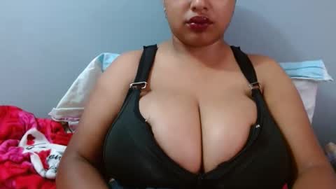 Snapshot of tatiana_wd chatting on 12.17.25 tatiana online show from 12.17.25