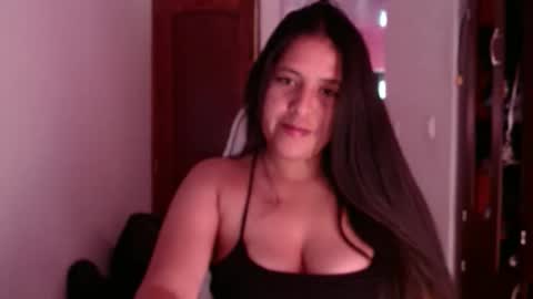 Snapshot of tatianaez22 chatting on 04.27.26 tatianaez22 online show from 04.27.26