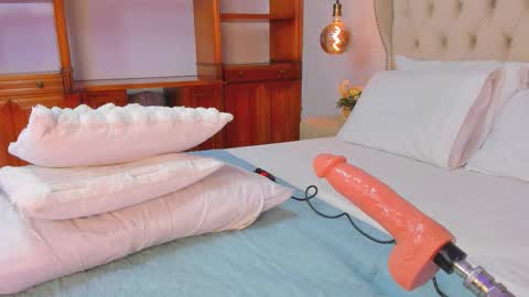 Snapshot of tatihornyy chatting on 10.30.25 TATI online show from 10.30.25