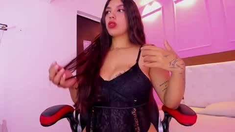 Snapshot of tatilarson chatting on 02.27.25 TATI online show from 02.27.25