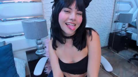 Snapshot of tatilee chatting on 10.15.25 tatilee online show from 10.15.25