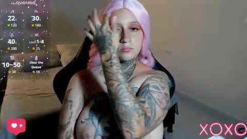 Snapshot of tatoo_girl chatting on 11.15.25 jess online show from 11.15.25