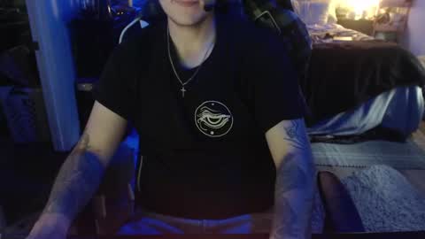 Snapshot of tattedhubs5 chatting on 10.25.25 tattedhubs5 online show from 10.25.25