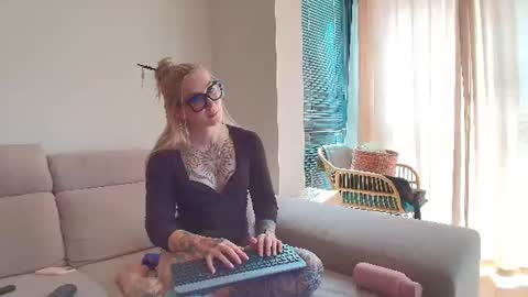 Snapshot of tattoobbgirl chatting on 06.10.26 tattoobbgirl online show from 06.10.26