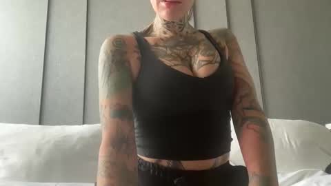 tattooedlucy_ online show from 12.01.25