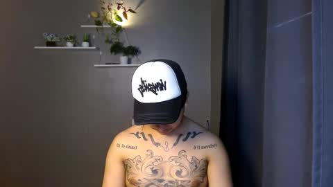 Snapshot of tattooguy1209 chatting on 11.17.25 zareen online show from 11.17.25