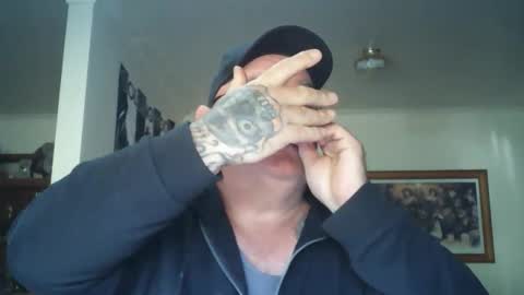 Snapshot of tattzsexy chatting on 11.18.25 tattzsexy online show from 11.18.25