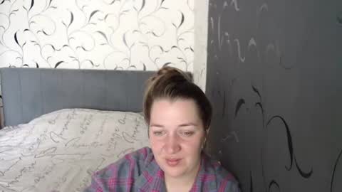 Snapshot of taxxxu chatting on 06.27.26 Diana online show from 06.27.26
