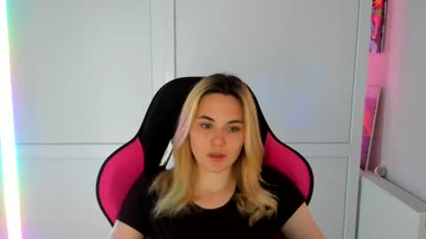 Snapshot of tayla_shy chatting on 06.20.26 Tay online show from 06.20.26