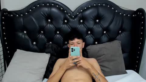 T A Y L E R  online show from 03.06.25