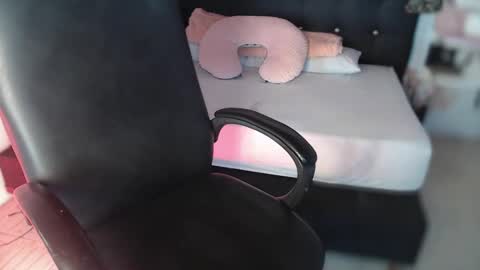 Snapshot of taylor_dolll chatting on 10.02.25 Taylor 3 online show from 10.02.25