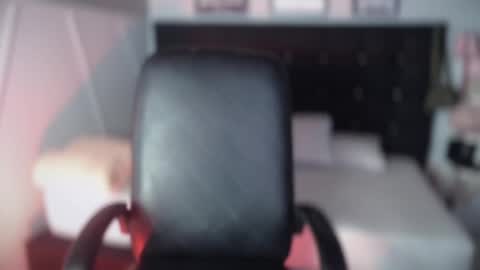 Snapshot of taylor_dolll chatting on 10.06.25 Taylor 3 online show from 10.06.25