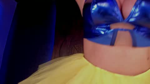 Snapshot of taylor_jonnees chatting on 12.13.24 Taylor  Help me to get 100 thumbs up online show from 12.13.24