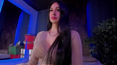 Snapshot of taylor_jonnees chatting on 12.28.24 Taylor  Help me to get 100 thumbs up online show from 12.28.24