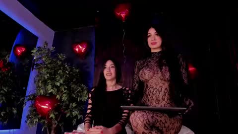 Snapshot of taylor_jonnees chatting on 02.14.25 Taylor  Help me to get 100 thumbs up online show from 02.14.25