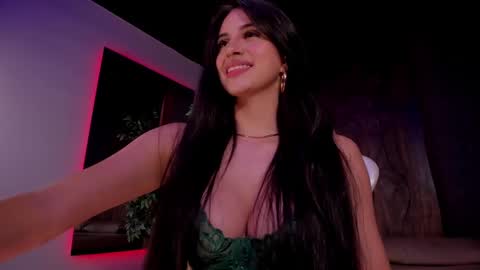 Snapshot of taylor_jonnees chatting on 02.15.25 Taylor  Help me to get 100 thumbs up online show from 02.15.25