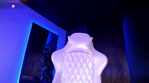 Snapshot of taylor_jonnees chatting on 10.04.25 Taylor  Help me to get 100 thumbs up online show from 10.04.25