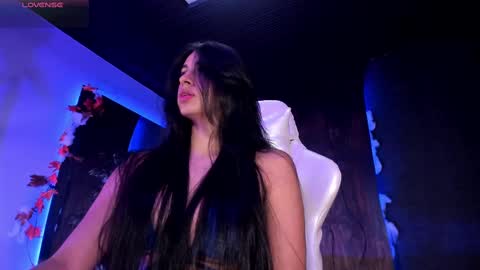 Snapshot of taylor_jonnees chatting on 10.16.25 Taylor  Help me to get 100 thumbs up online show from 10.16.25