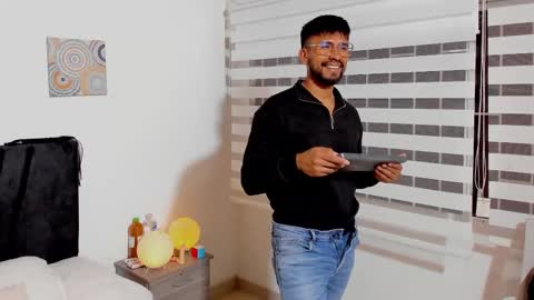 Snapshot of taylormaccurdy_ chatting on 09.25.25 taylormaccurdy_ online show from 09.25.25