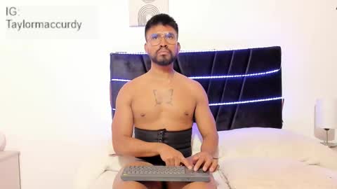 Snapshot of taylormaccurdy_ chatting on 11.24.25 taylormaccurdy_ online show from 11.24.25