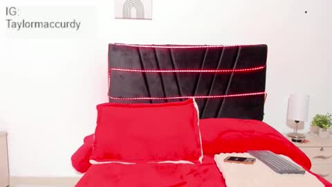 Snapshot of taylormaccurdy_ chatting on 11.28.25 taylormaccurdy_ online show from 11.28.25