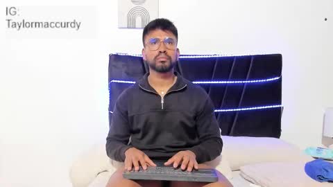 Snapshot of taylormaccurdy_ chatting on 12.15.25 taylormaccurdy_ online show from 12.15.25