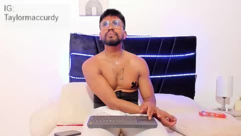 Snapshot of taylormaccurdy_ chatting on 12.17.25 taylormaccurdy_ online show from 12.17.25