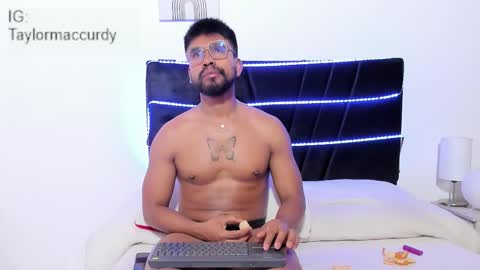 Snapshot of taylormaccurdy_ chatting on 12.19.25 taylormaccurdy_ online show from 12.19.25