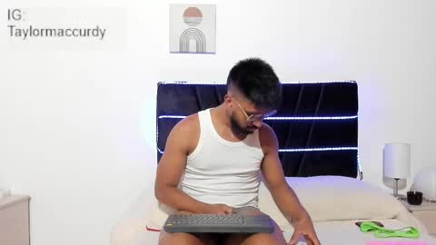 Snapshot of taylormaccurdy_ chatting on 01.06.26 taylormaccurdy_ online show from 01.06.26