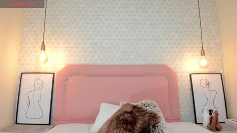 Snapshot of taylormeller chatting on 11.07.25 TAYLOR online show from 11.07.25