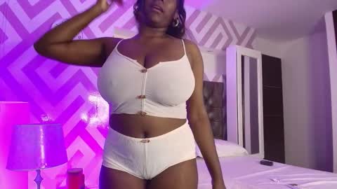 Snapshot of tayrasiny chatting on 03.17.26 Tayra horny for you online show from 03.17.26