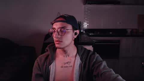 Snapshot of te0__0 chatting on 02.18.25 Teo independent model online show from 02.18.25