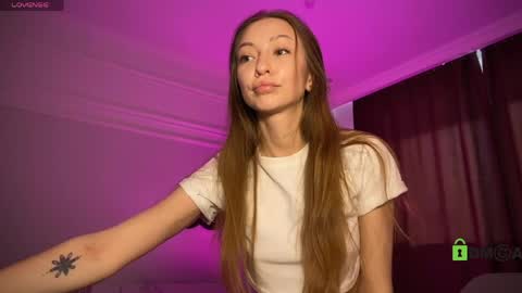Snapshot of tease_eve_lure chatting on 06.04.26 call me Eva online show from 06.04.26