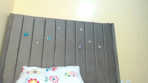 Snapshot of teasequeen01 chatting on 02.11.25 queen online show from 02.11.25