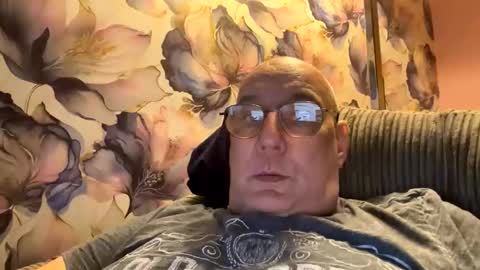 Snapshot of tebb61 chatting on 09.21.25 Mark online show from 09.21.25