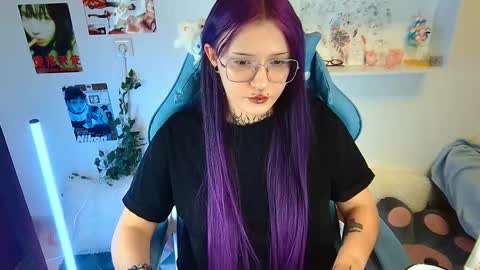 Snapshot of technical_face_powder_error chatting on 12.15.25 technical_face_powder_error online show from 12.15.25