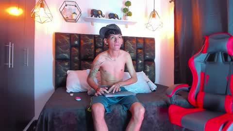 Snapshot of teddy_smith_ chatting on 12.02.25 Smith online show from 12.02.25