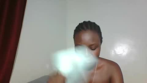 Snapshot of tee_kaicy chatting on 10.26.25 kaicy online show from 10.26.25