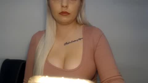 Teeyara  online show from 11.15.25